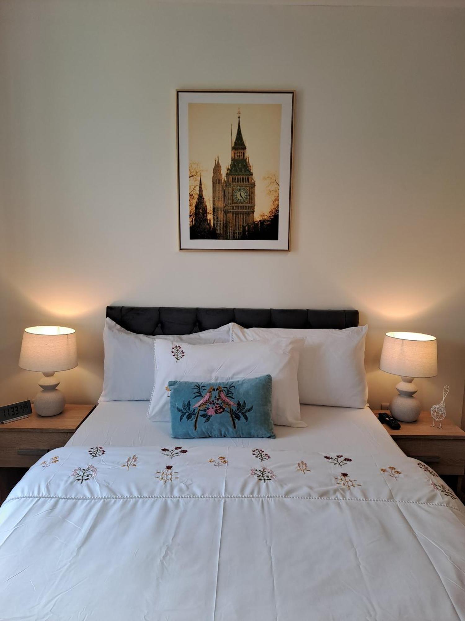 Cozy Bedroom In Lucan, Дублин Экстерьер фото