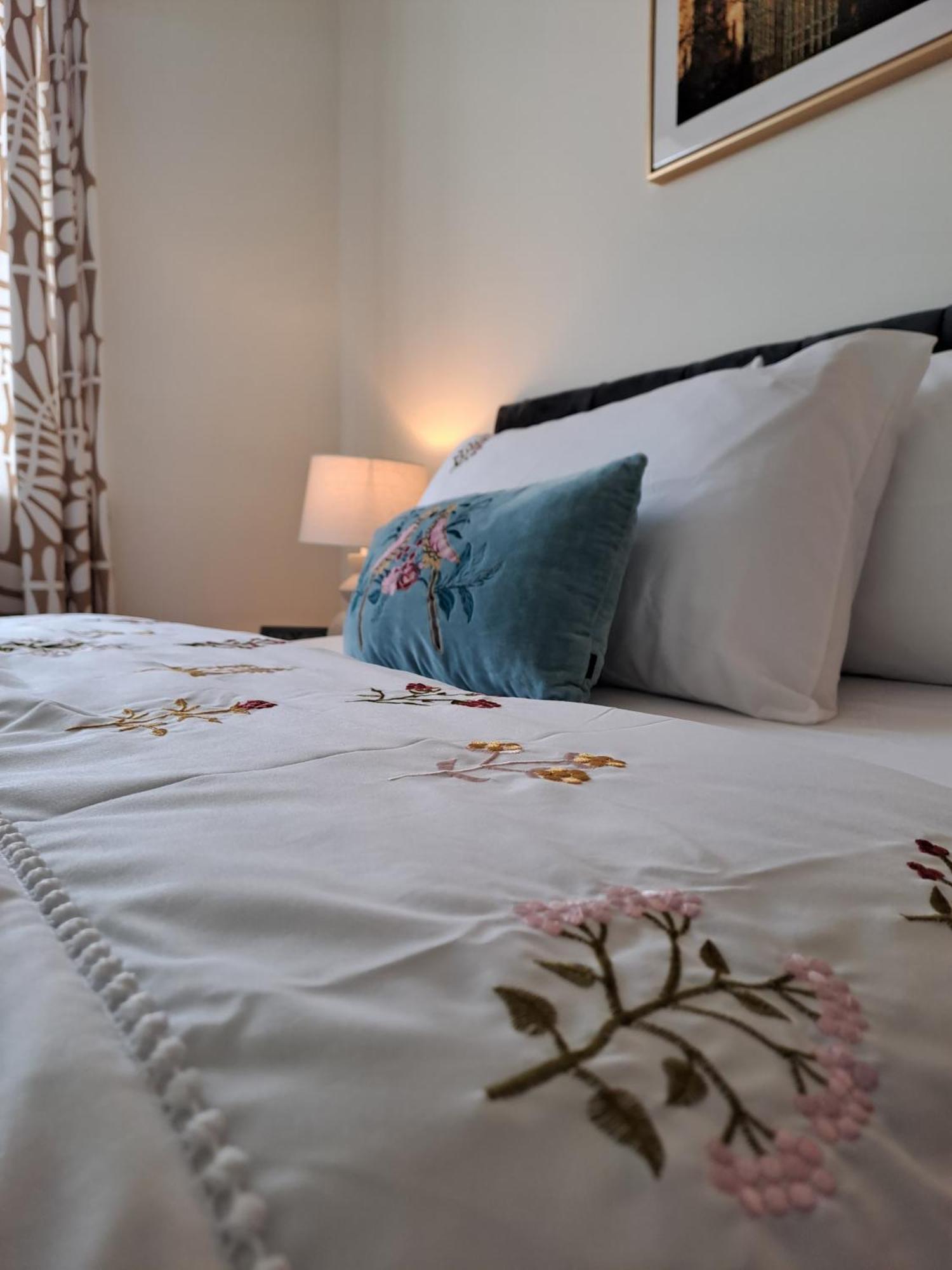Cozy Bedroom In Lucan, Дублин Экстерьер фото