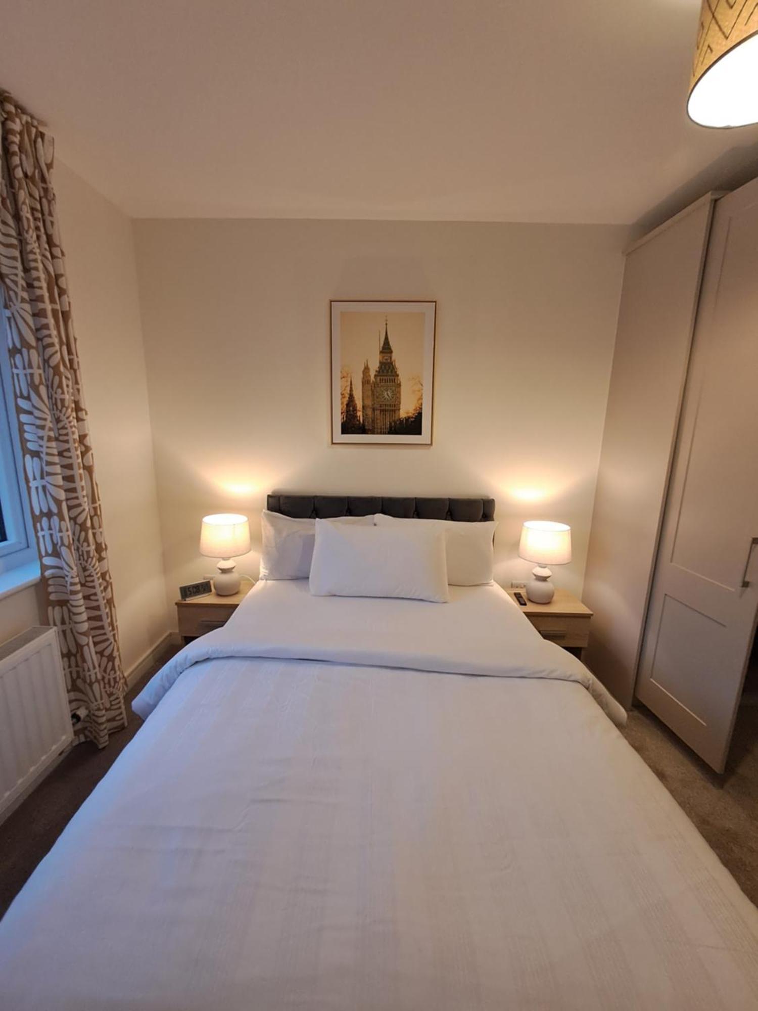 Cozy Bedroom In Lucan, Дублин Экстерьер фото